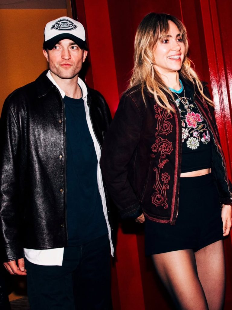 suki-waterhouse-robert-pattinson-main-dans-la-main-new-york-11-septembre-2025