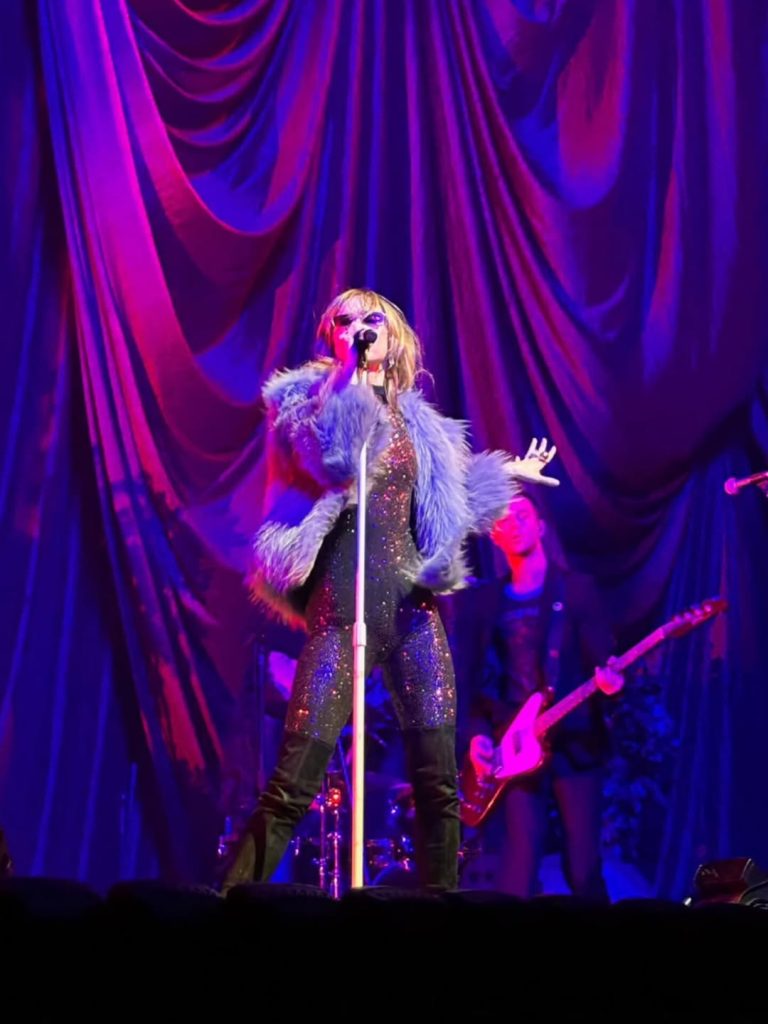 Suki Waterhouse à Minneapolis – 11 octobre